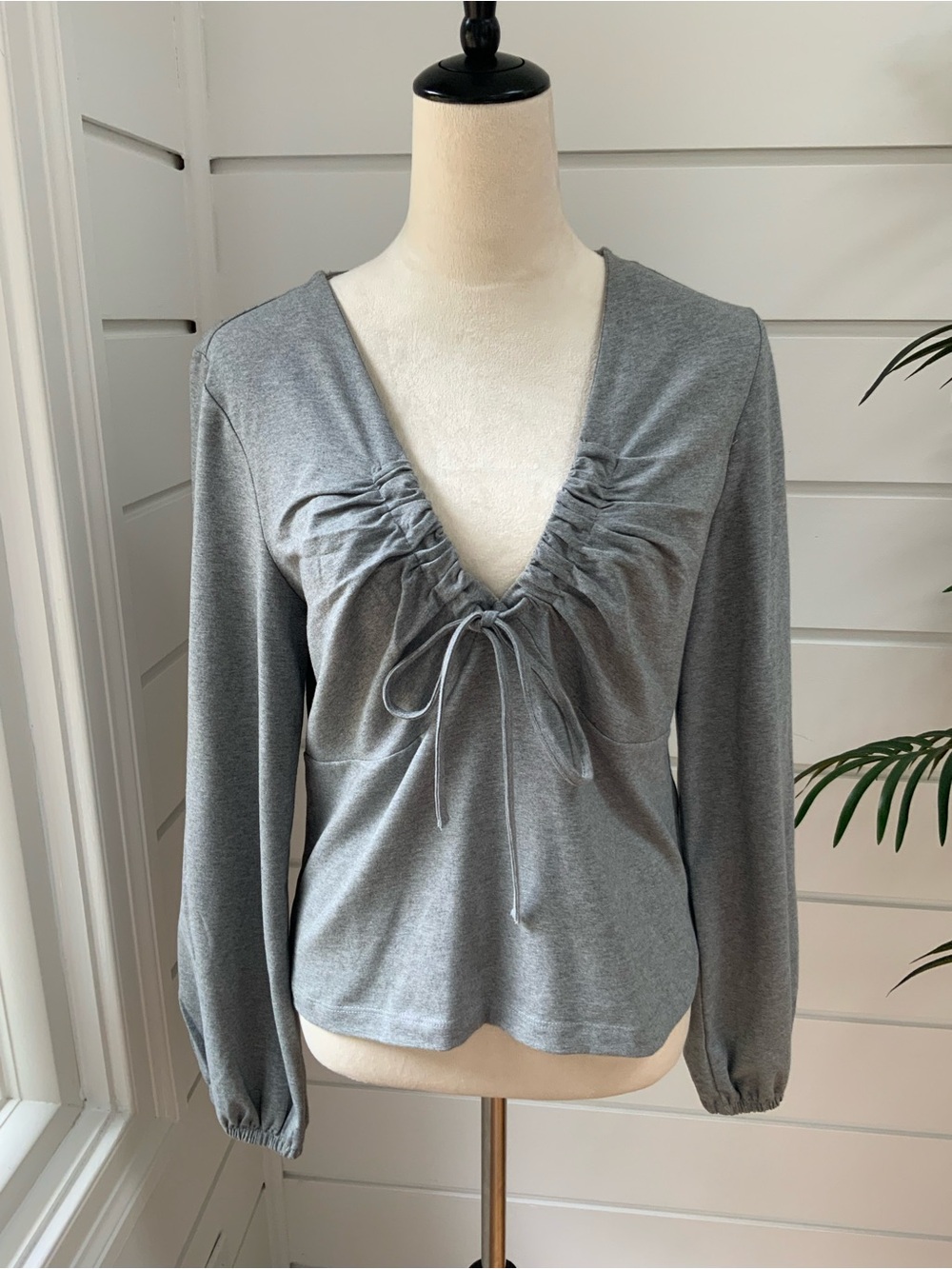 LOFT Gray Long-Sleeve V-Neck Tie-Front Top Size L